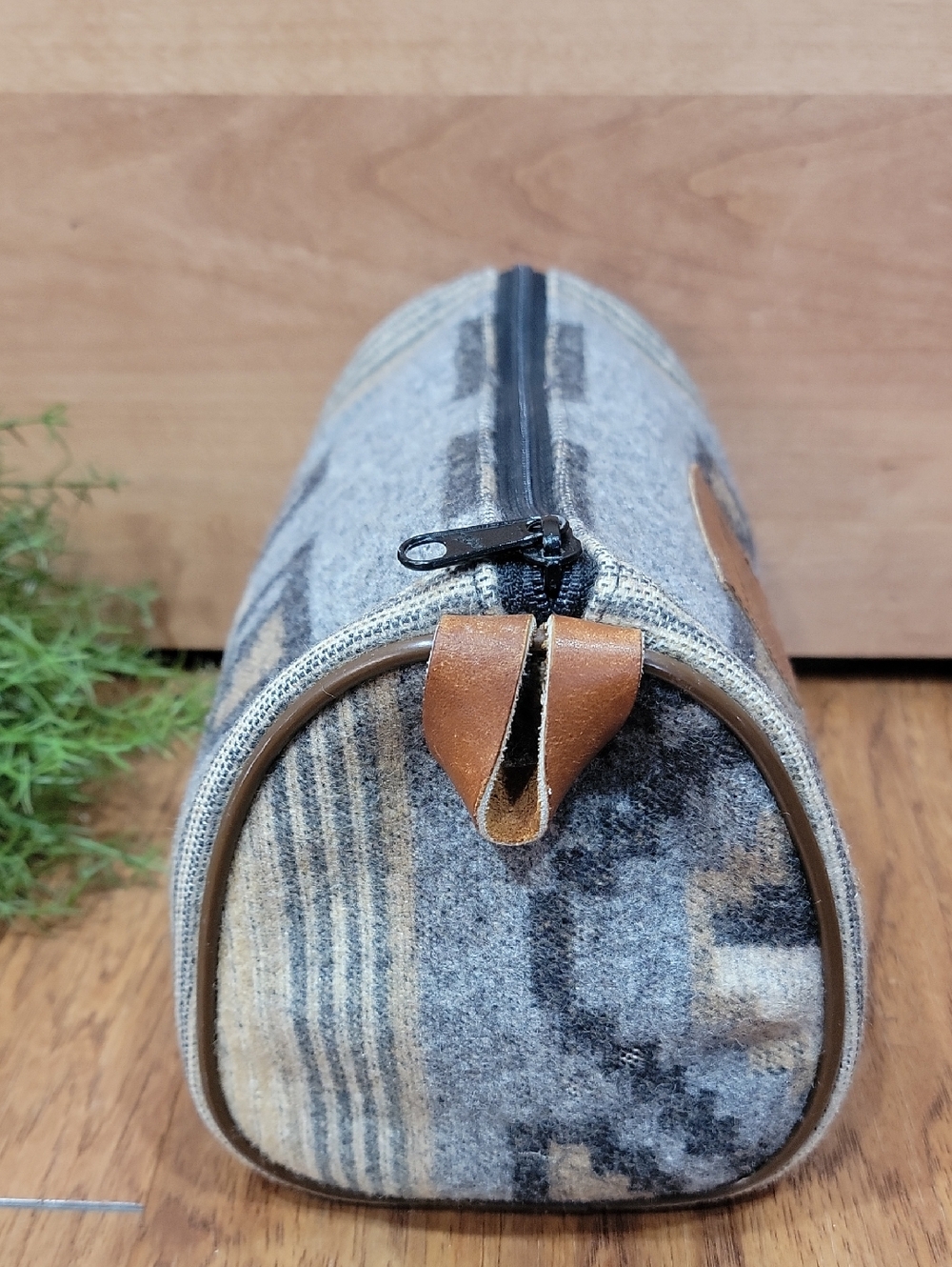 Vintage Pendleton Wool Jacquard & Leather Barrel Bag - Picture 3 of 14